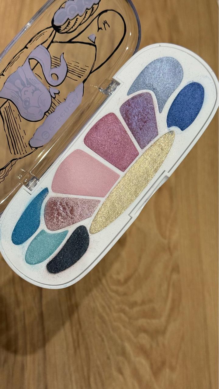 Палетка теней Essence mermaid eyeshadow box 03 my shell is my castle