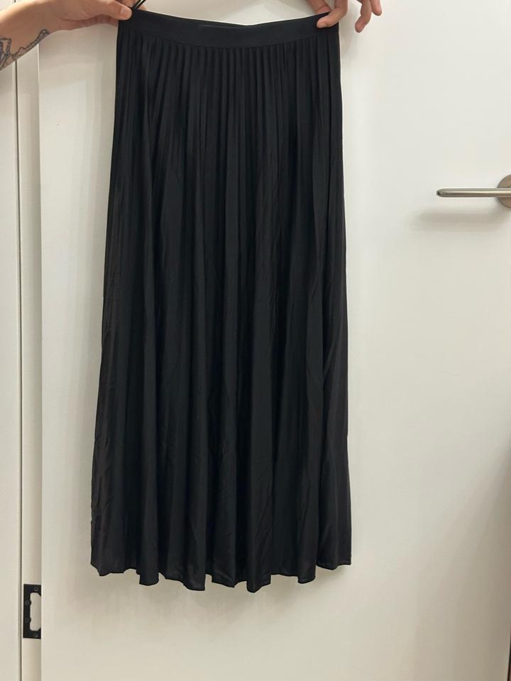 Черная юбка Massimo Dutti