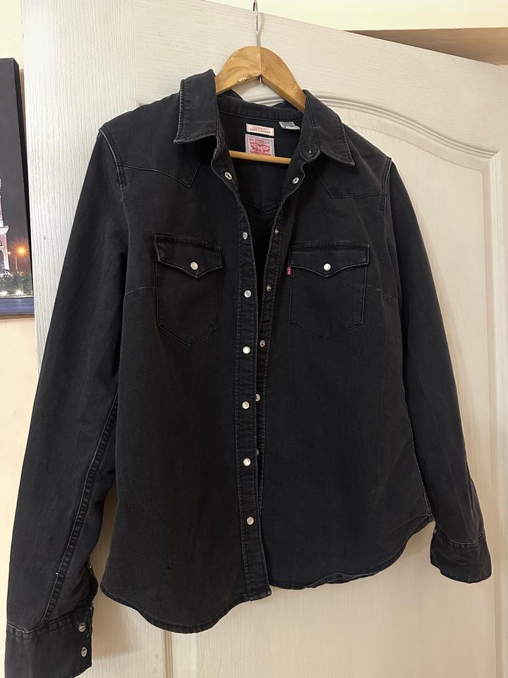 Джинсовая рубашка Levi's с бахромой