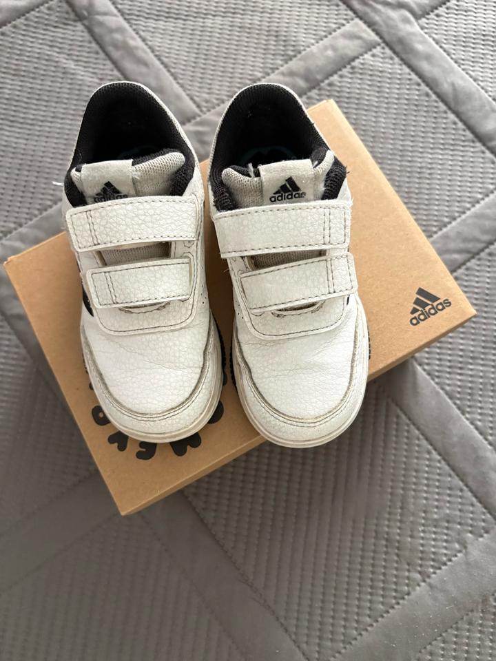 Кроссовки adidas