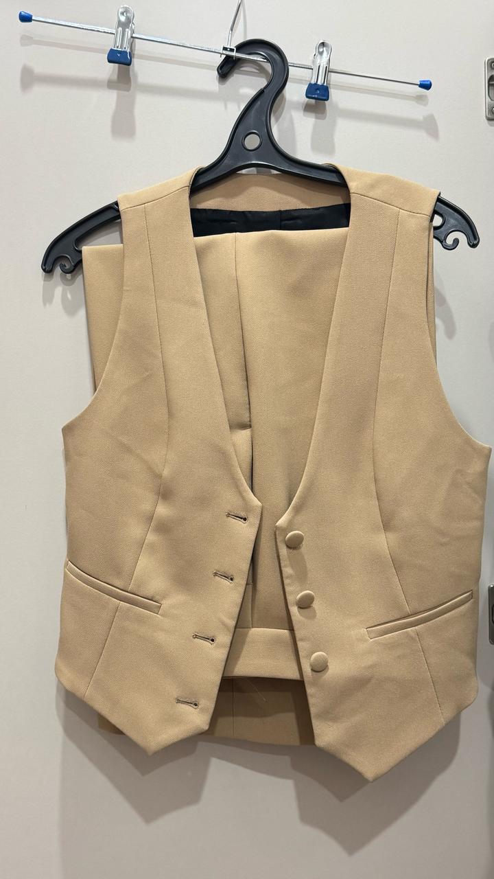 Двойка ZARA из жилета и брюк