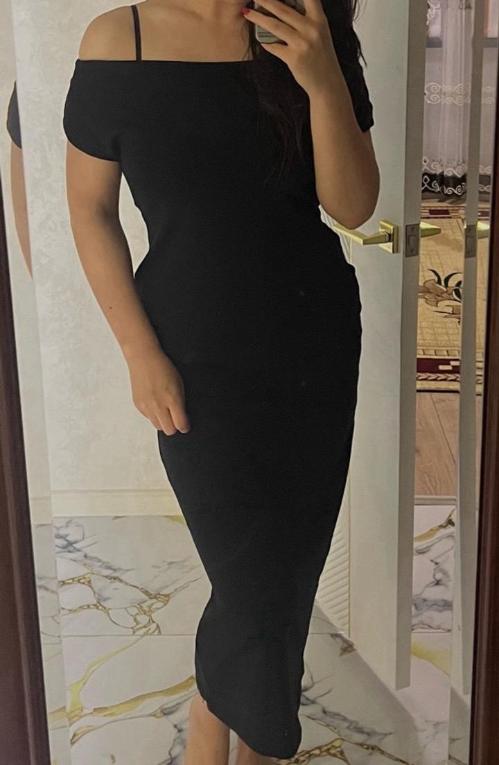 Zara Черное платье миди с открытыми плечами