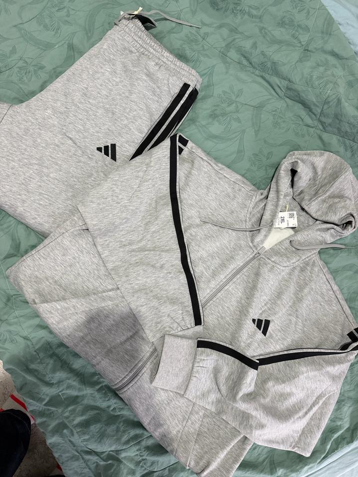 Спортивный костюм adidas