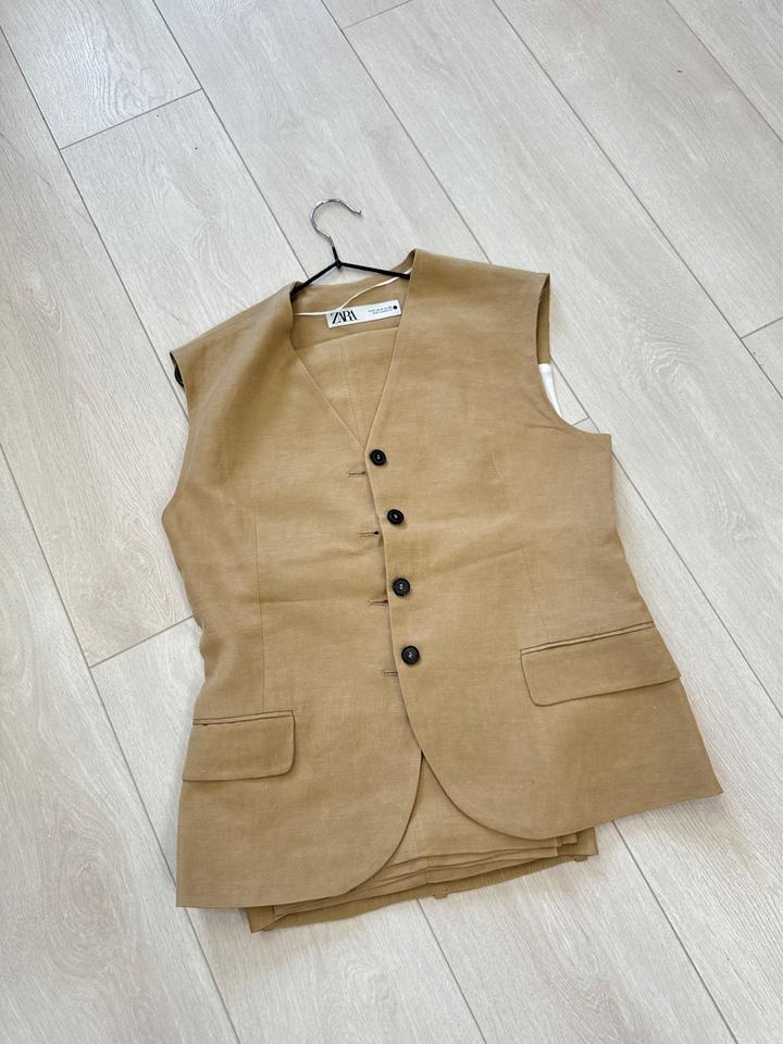 Костюм ZARA с жилетом и брюками