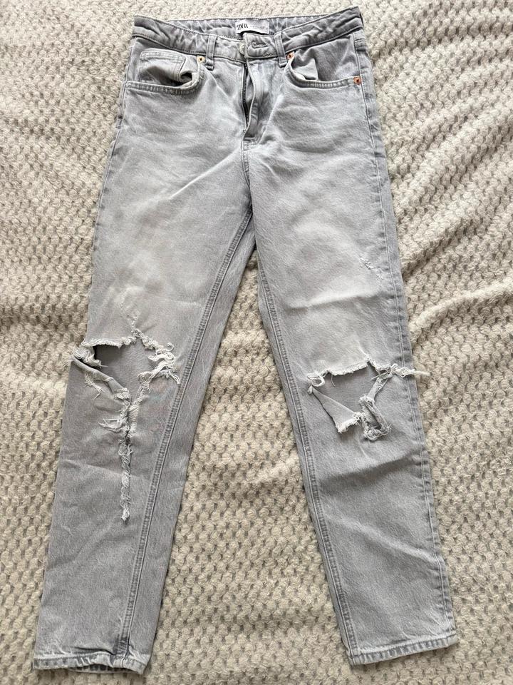 Джинсы ZARA рваные