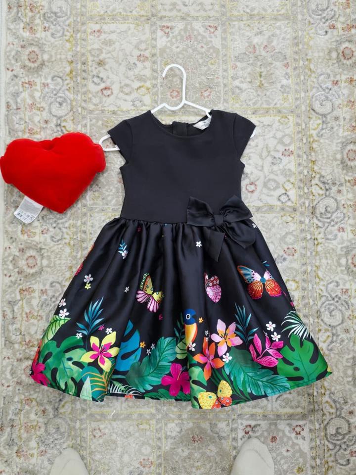 Нарядное платье H&M для девочки, 122–128 см (6–8 лет)
