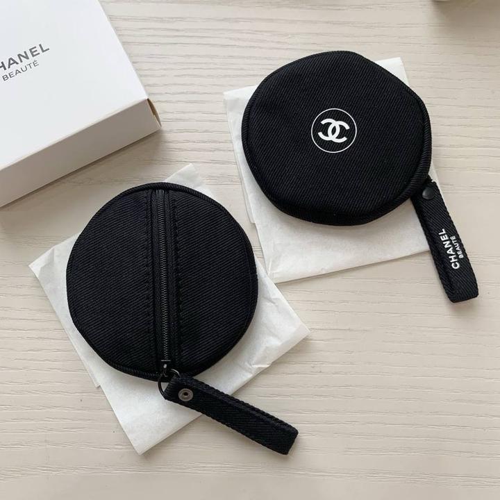 Круглая косметичка Chanel