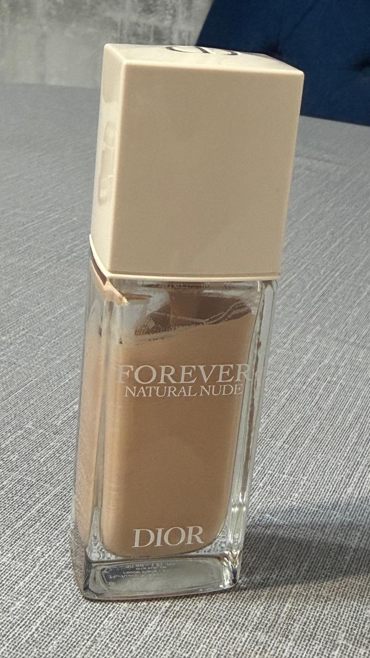 Тональный крем Dior Forever Natural Nude
