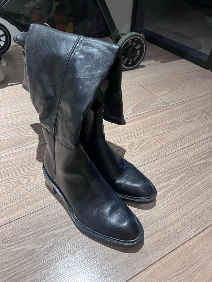 Женские кожаные сапоги-ботфорты zara