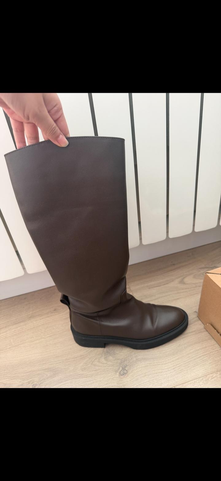 Кожаные сапоги Zara
