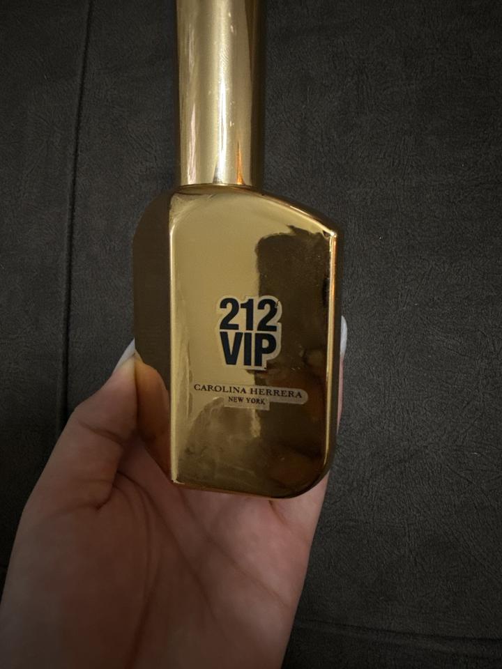 Carolina Herrera 212 VIP парфюм