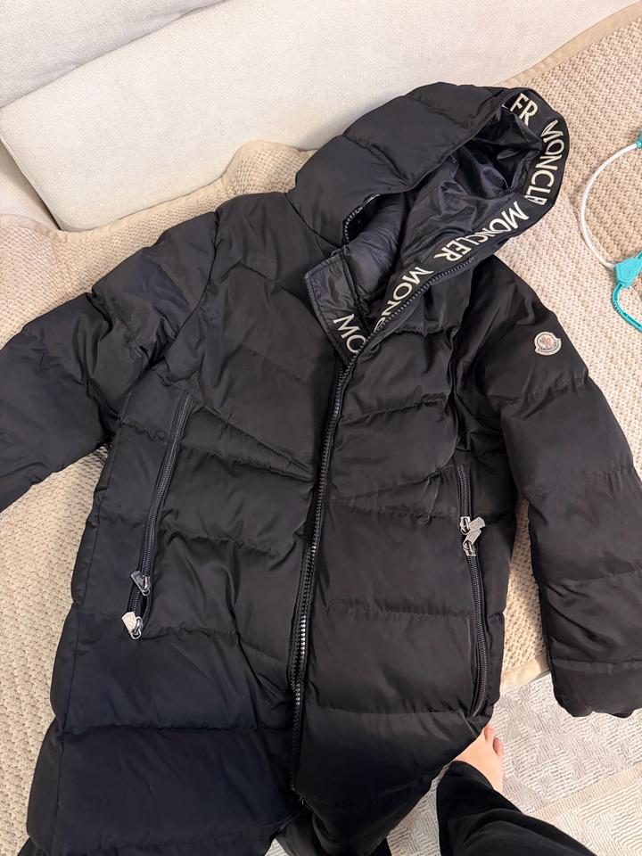 Пуховик Moncler