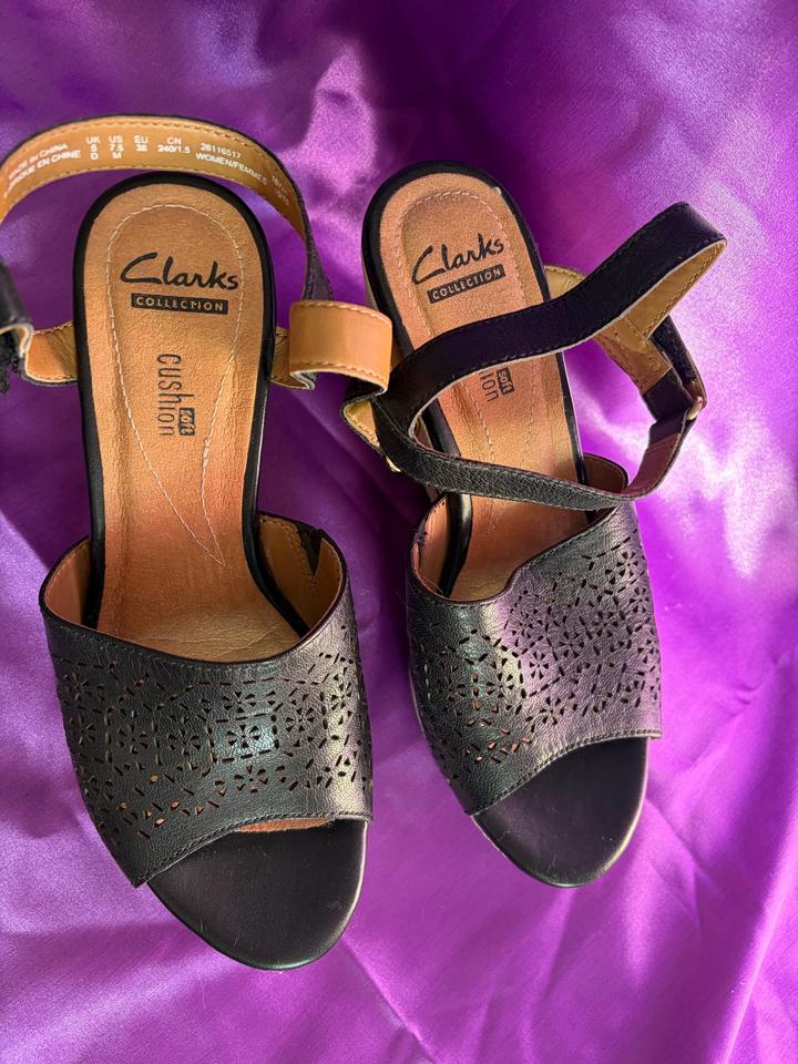 Босоножки Clarks на танкетке
