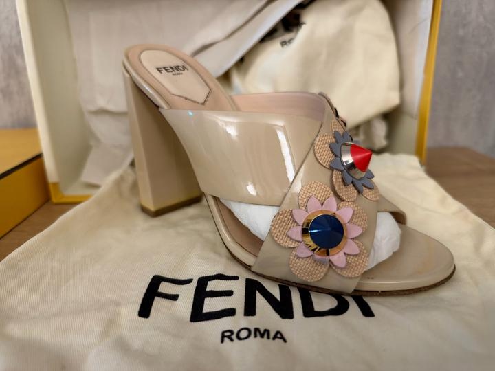 Босоножки Fendi
