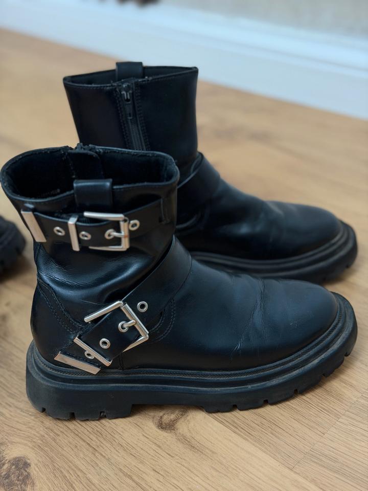 Zara Детские ботинки с пряжками