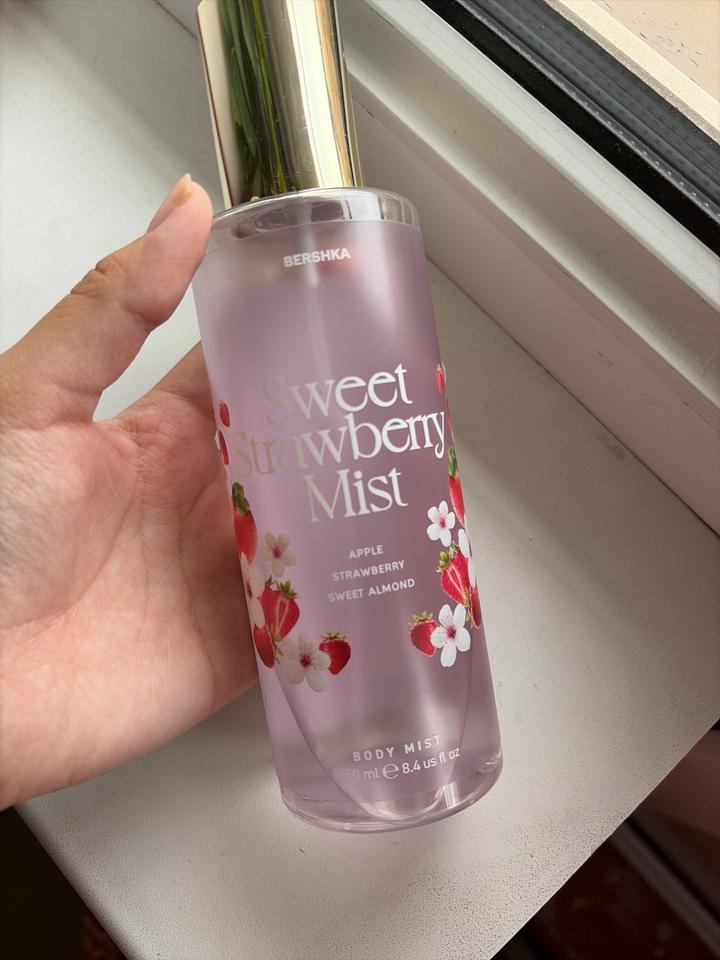 Bershka Sweet Strawberry Mist 250 мл,осталась примерно половина