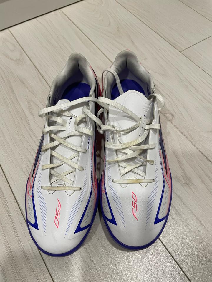 Футбольные бутсы adidas F50