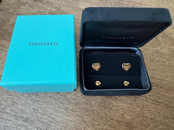 Серьги-пусеты Tiffany & Co. в розовом золоте в виде сердечек