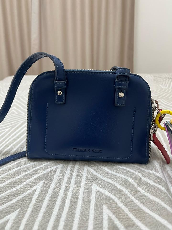 Сумка Charles & Keith