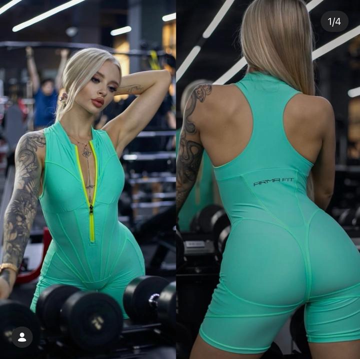 Спортивный комбинезон