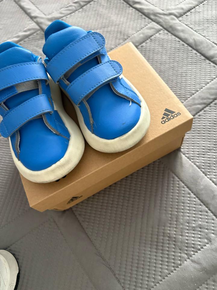 Кроссовки adidas