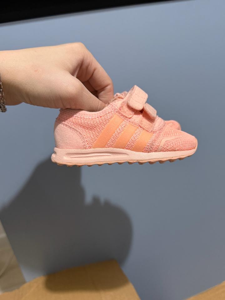 Кроссовки adidas для девочки