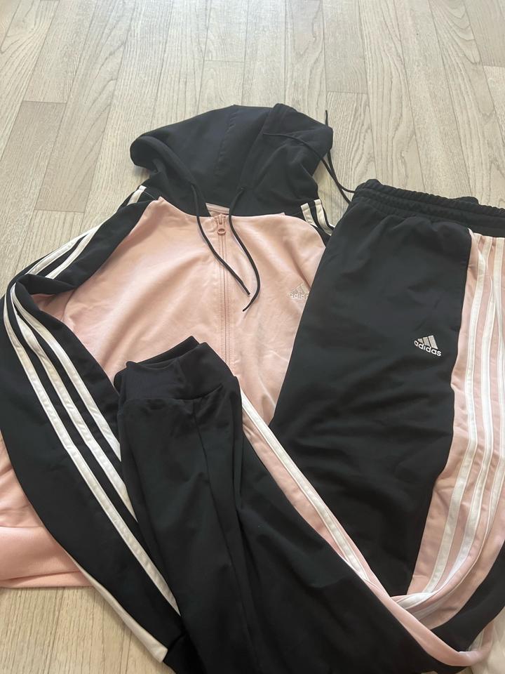 Спортивный костюм adidas
