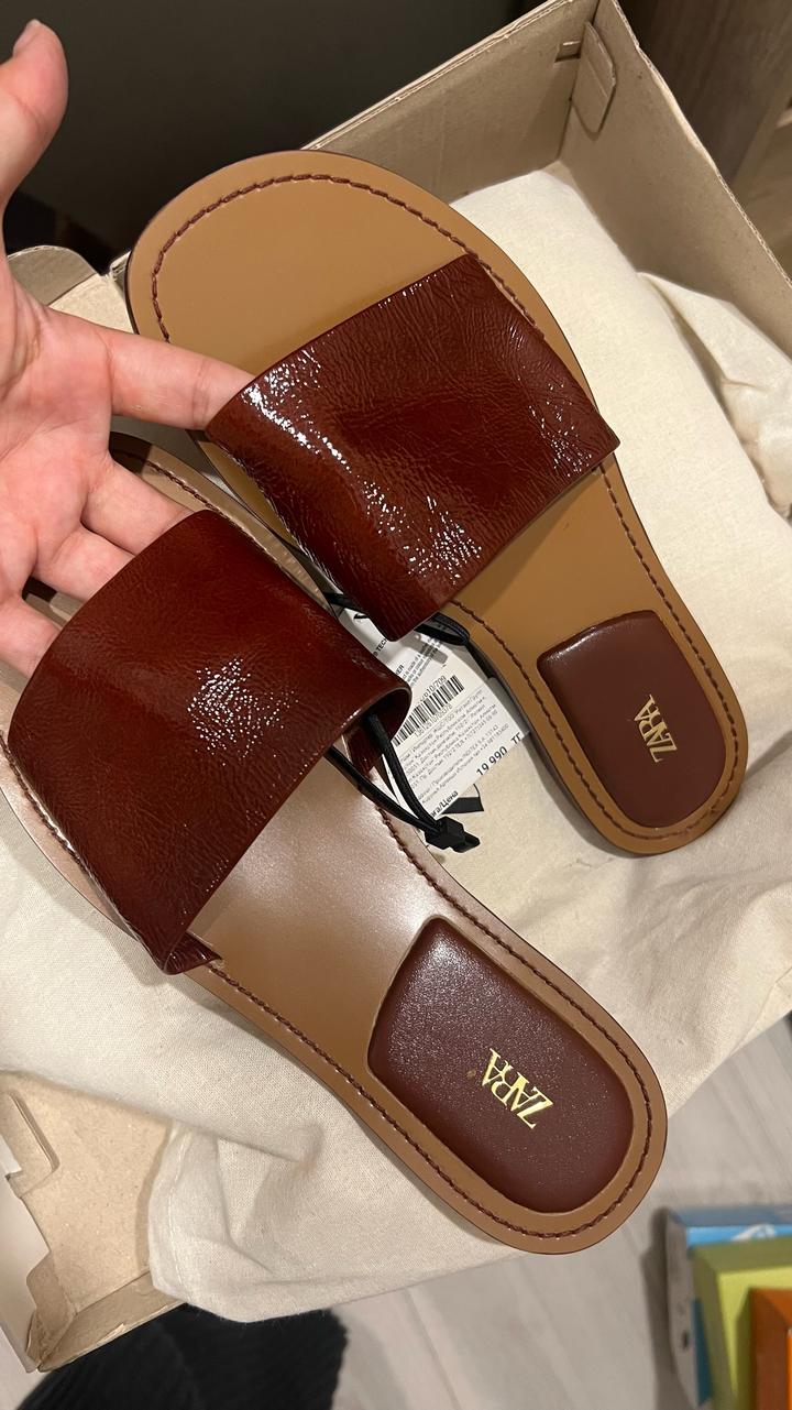 Кожаные сандалии Zara