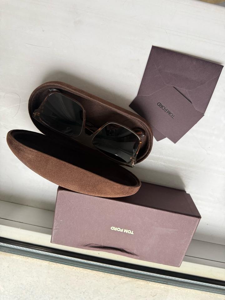 Солнцезащитные очки Tom Ford