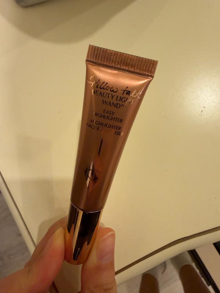 Хайлайтер Charlotte Tilbury Pillow Talk Beauty Light Wand