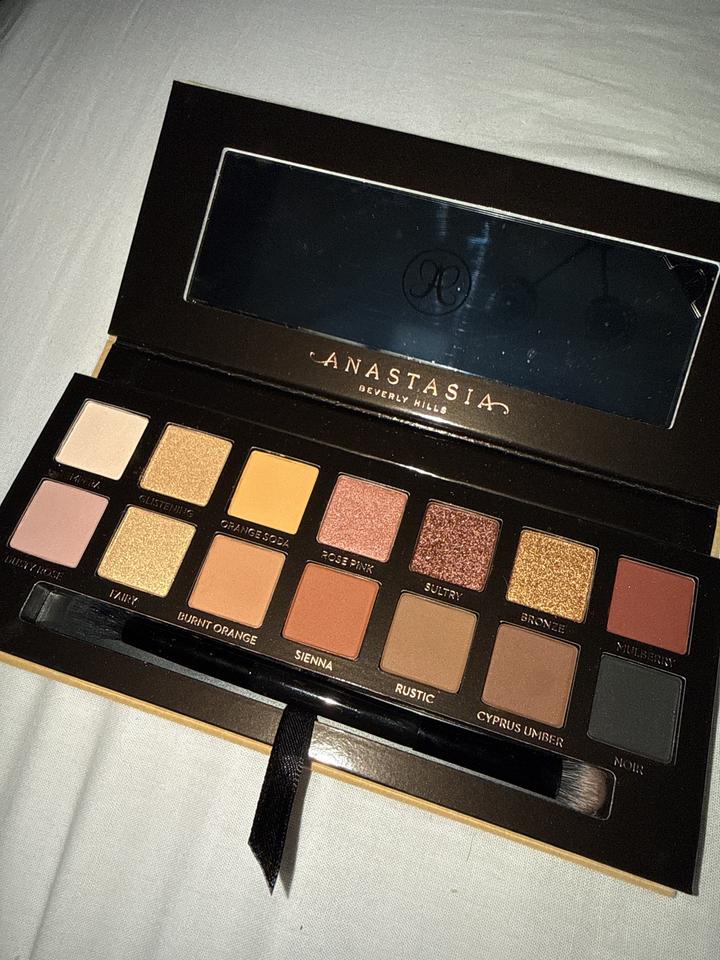 Палетка теней Anastasia Beverly Hills Soft Glam