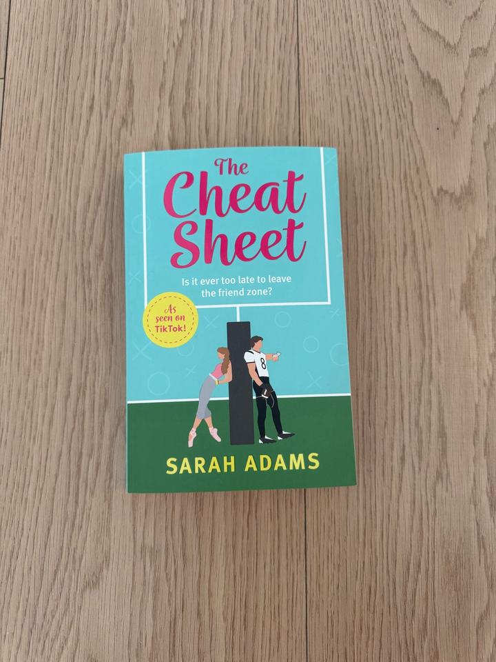 Книга на английском языке The Cheat Sheet by Sarah Adams