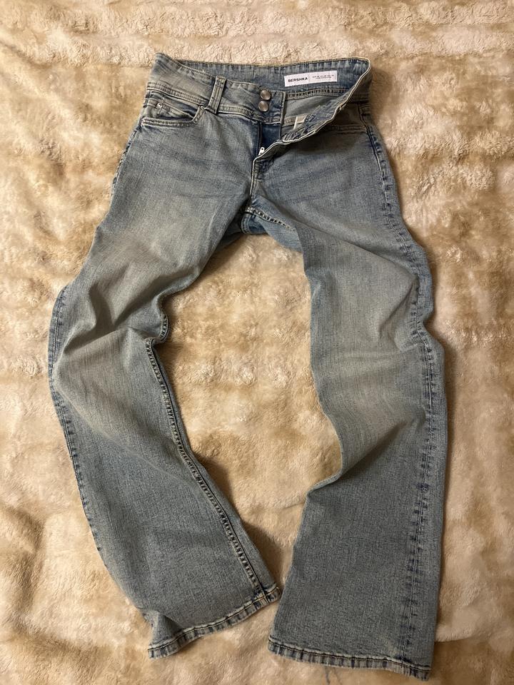 Джинсы Bershka