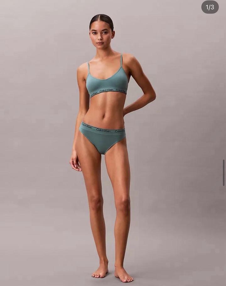 Комплект нижнего белья Calvin Klein