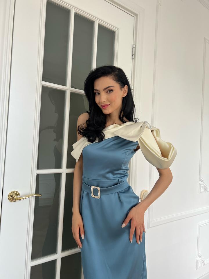 Damellietta_brend Атласное вечернее платье с открытым плечом