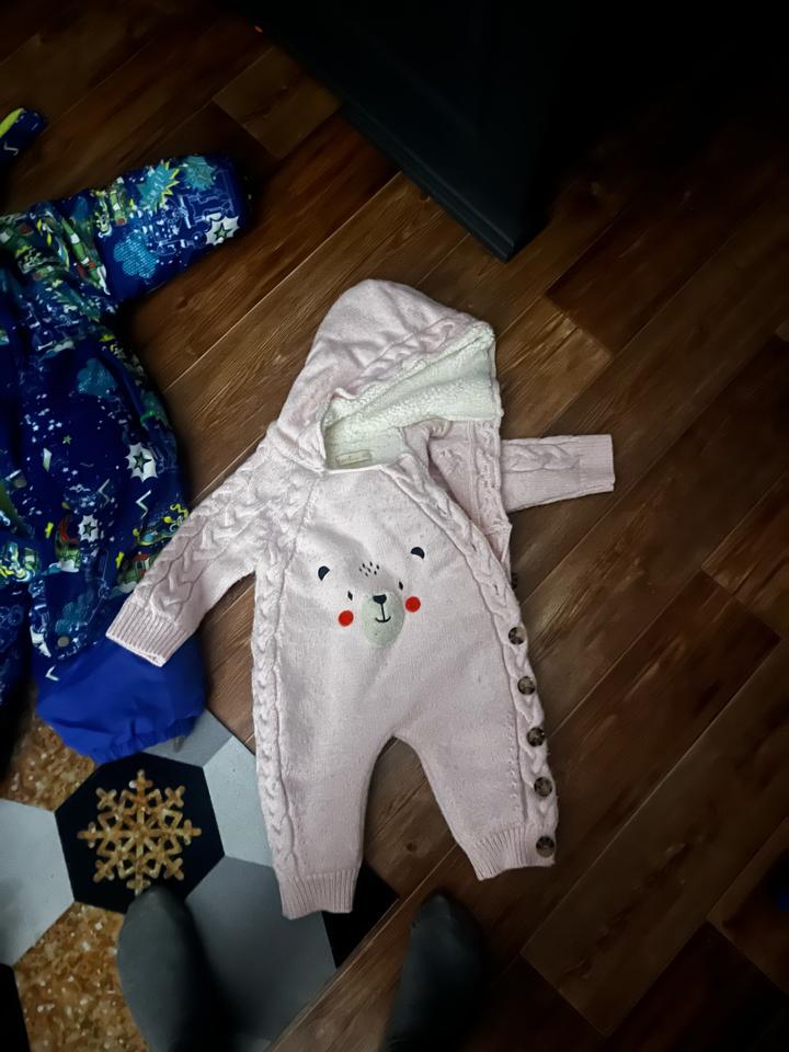 Вязаный комбинезон с капюшоном для малышей