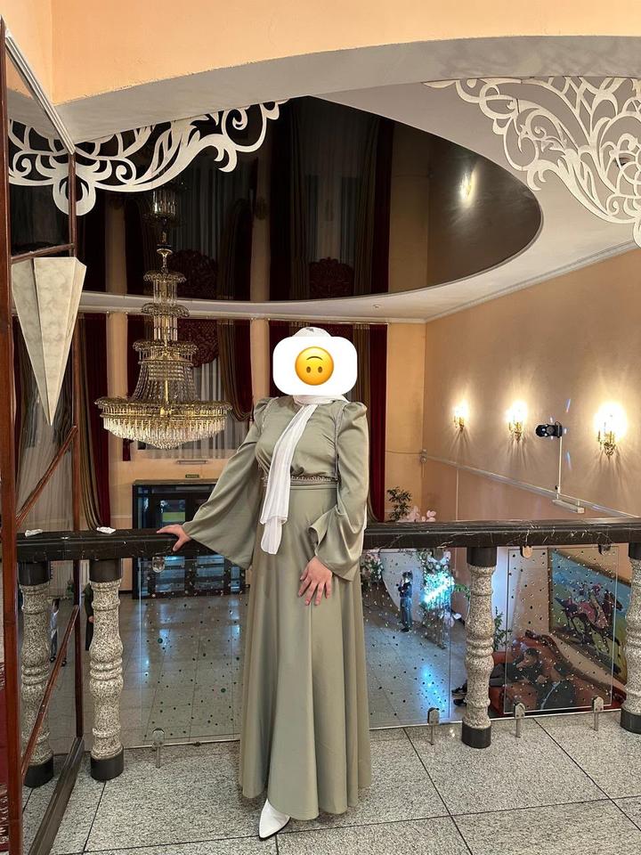 Платье с длинным рукавом