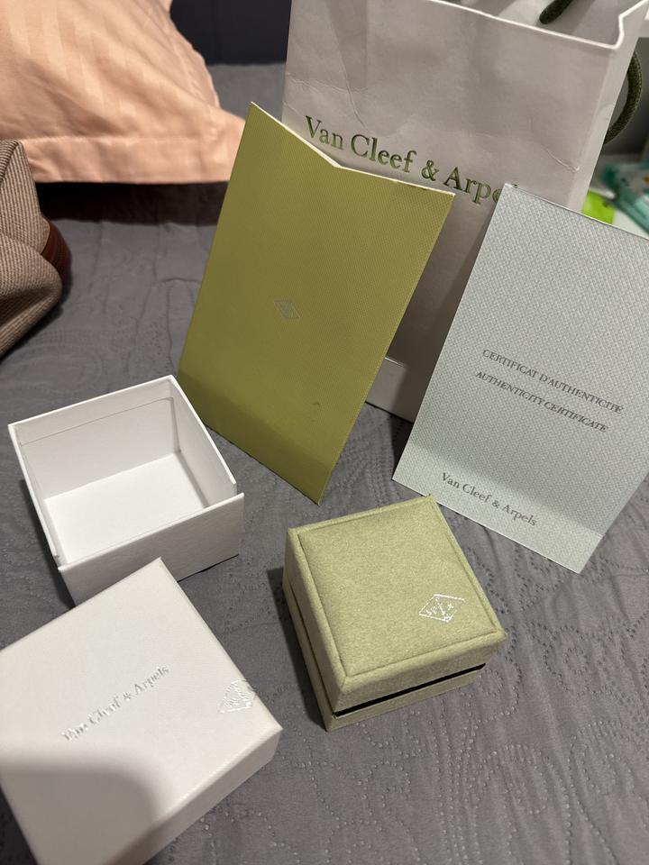 Упаковка Van Cleef & Arpels