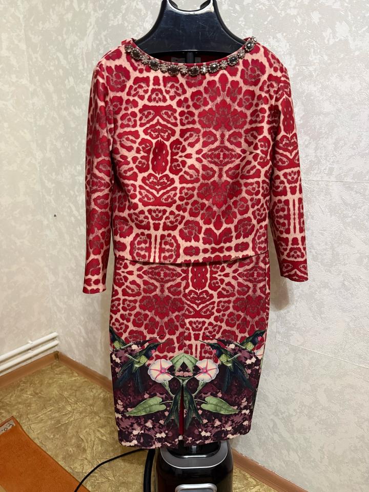 Костюм