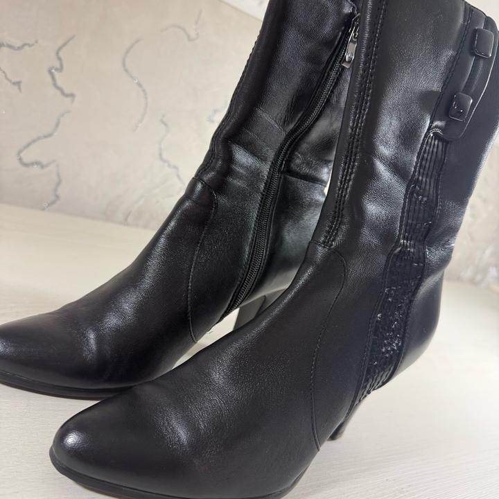 Женские кожаные сапоги