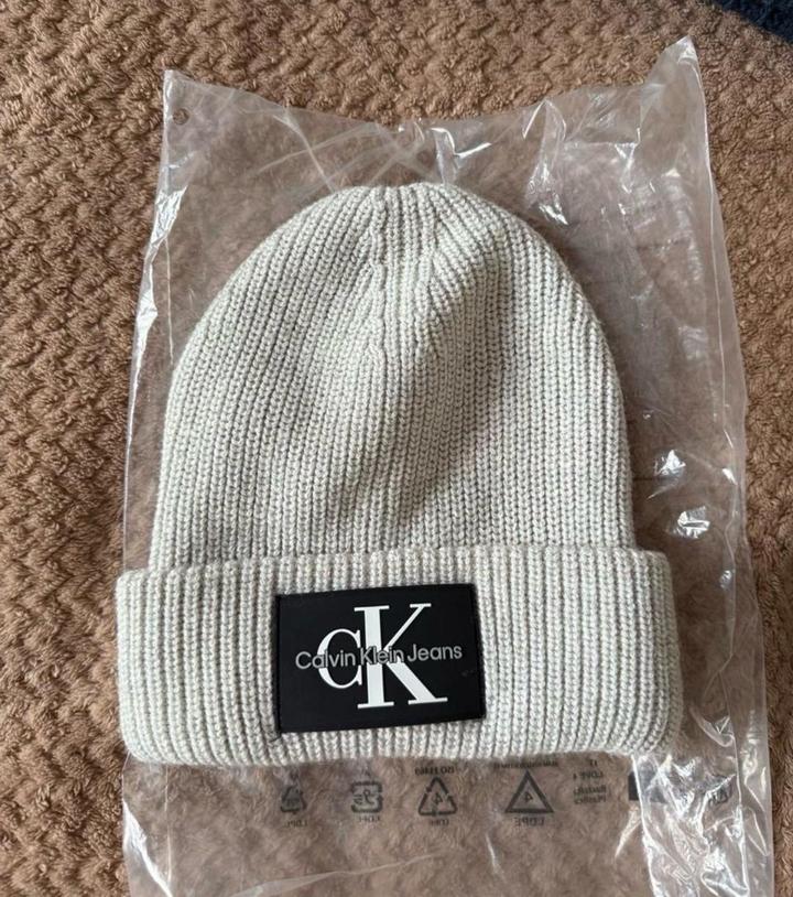 Шапка Calvin Klein Jeans