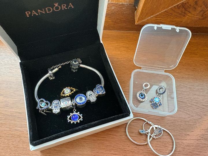 Браслет Pandora с подарками