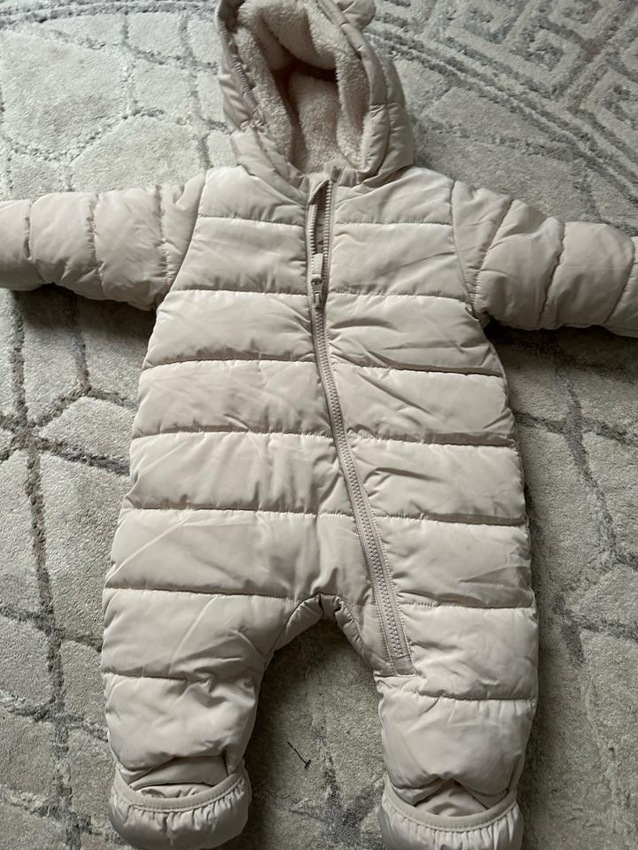 Утепленный зимний  комбинезон H&M