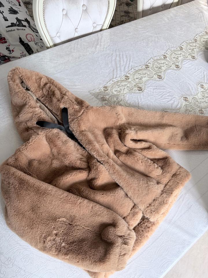 Худи из искусственного меха с капюшоном