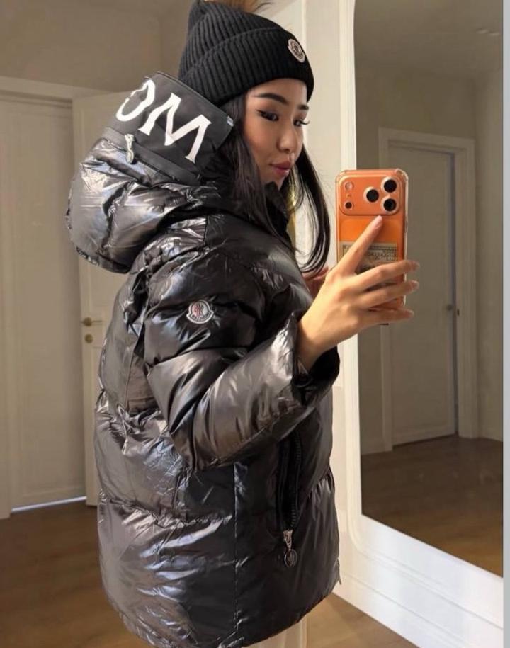 Женский пуховик Moncler