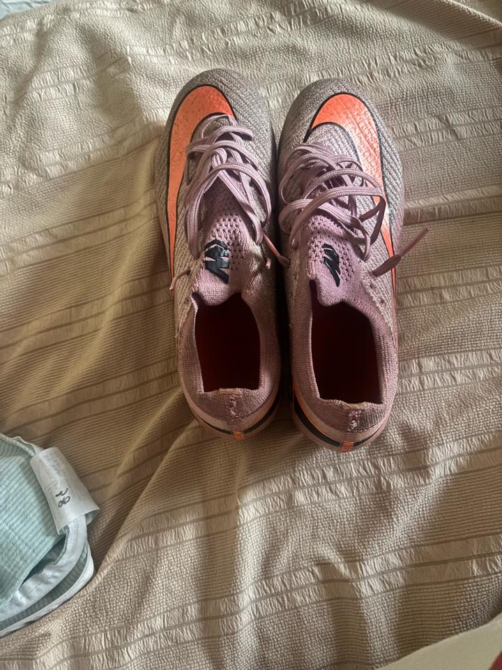 Футбольные бутсы Nike Mercurial