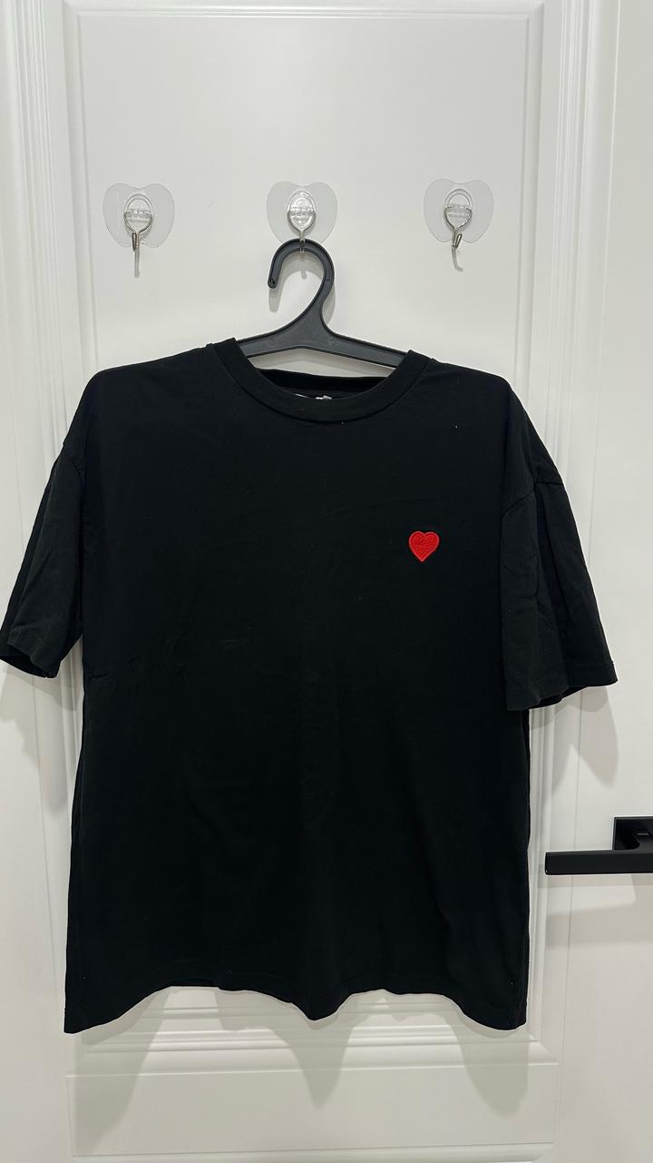 Comme des Garçons PLAY Футболка с нашивкой сердца