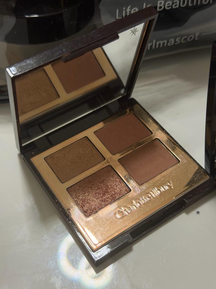 Палетка теней для век Charlotte Tilbury Luxury Palette Pillow Talk