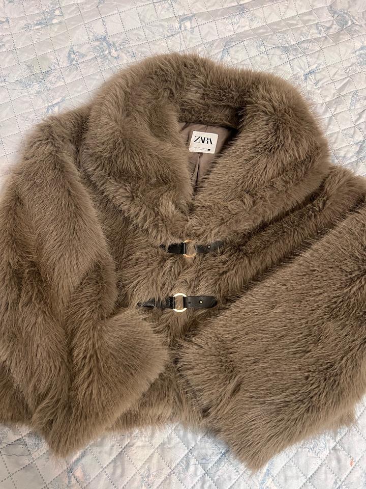 Zara Шуба из искусственного меха