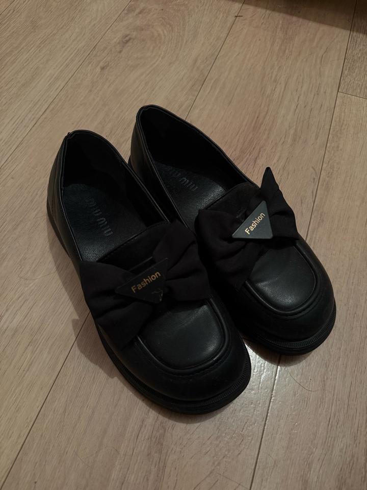 Miu Miu Женские лоферы с бантом